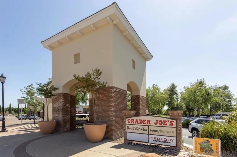 6371 Paseo Corono Carlsbad, CA 92009