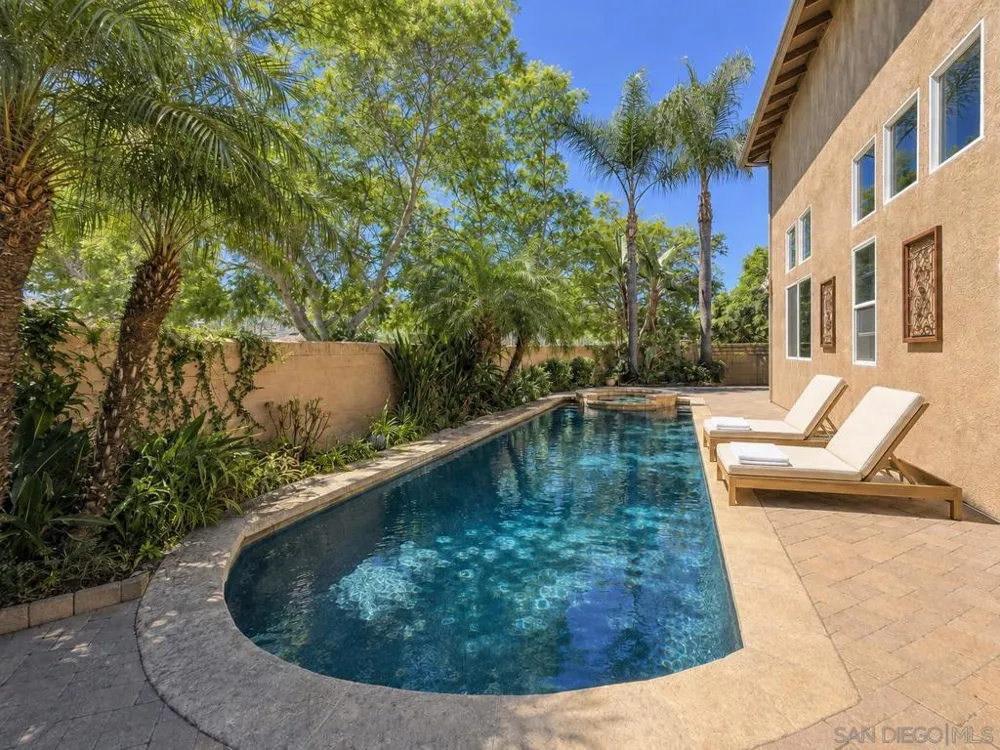 6371 Paseo Corono Carlsbad, CA 92009