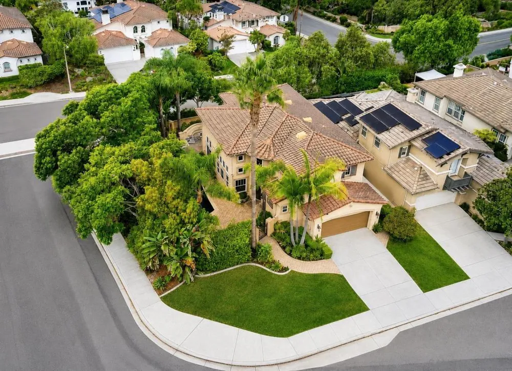 6371 Paseo Corono Carlsbad, CA 92009