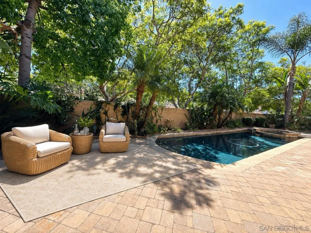 6371 Paseo Corono Carlsbad, CA 92009