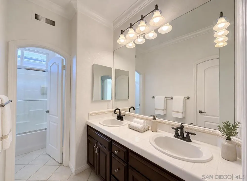 6371 Paseo Corono Carlsbad, CA 92009