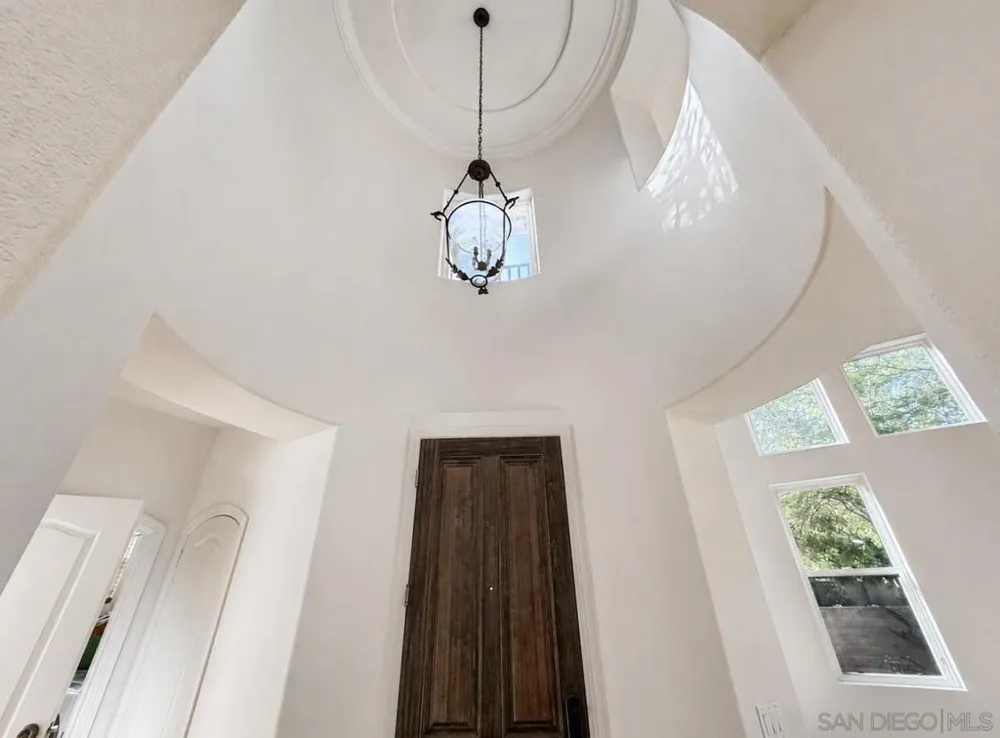 6371 Paseo Corono Carlsbad, CA 92009