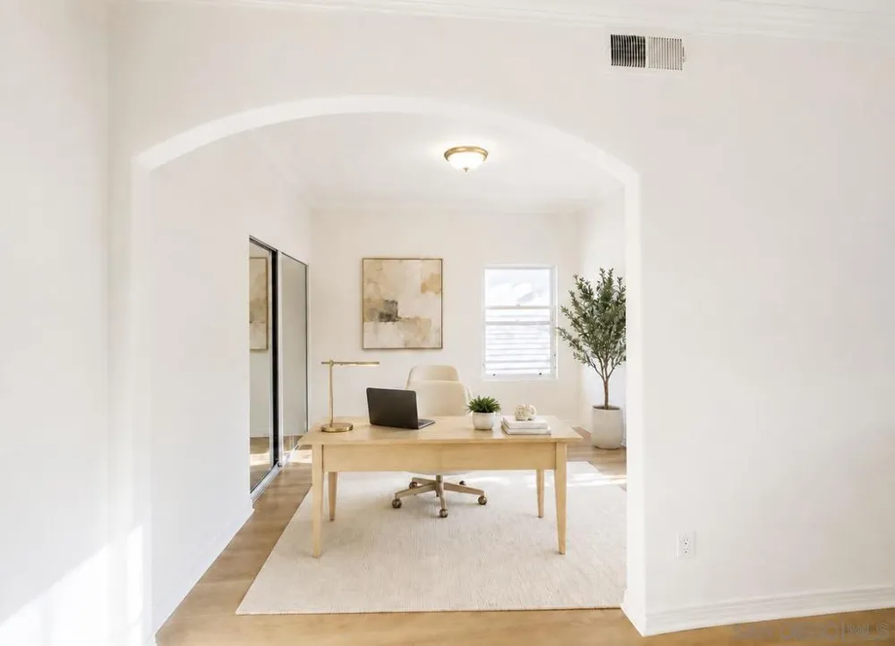 6371 Paseo Corono Carlsbad, CA 92009