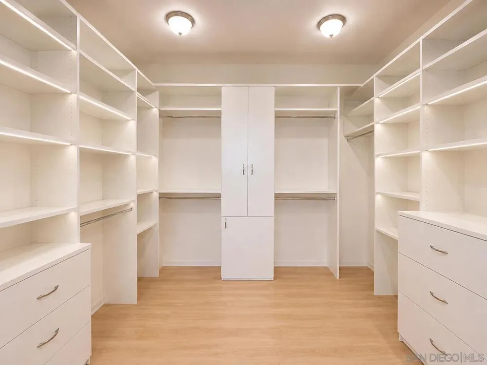6371 Paseo Corono Carlsbad, CA 92009