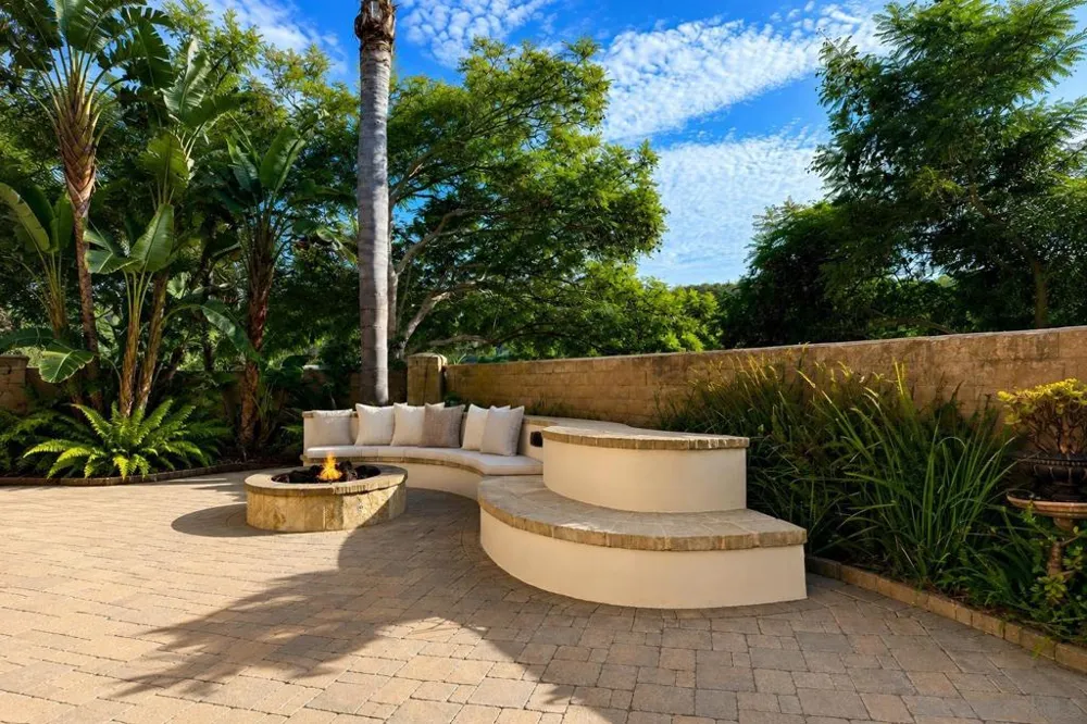 6371 Paseo Corono Carlsbad, CA 92009