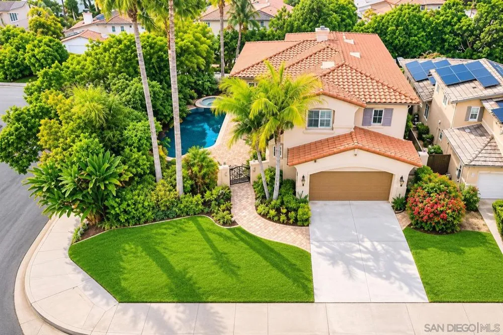 6371 Paseo Corono Carlsbad, CA 92009