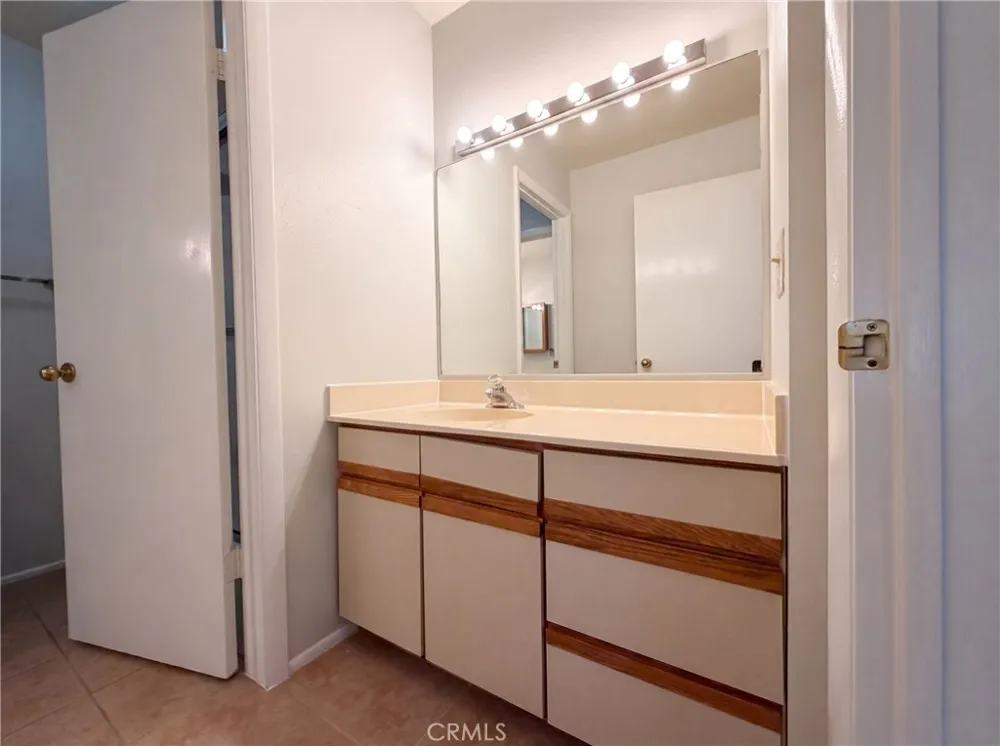 120 Willow Lake Palm Desert, CA 92260