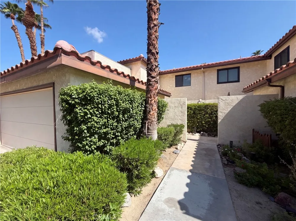 120 Willow Lake Palm Desert, CA 92260