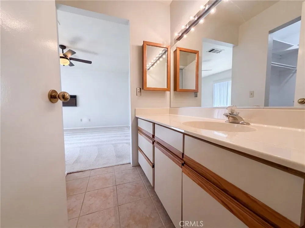120 Willow Lake Palm Desert, CA 92260