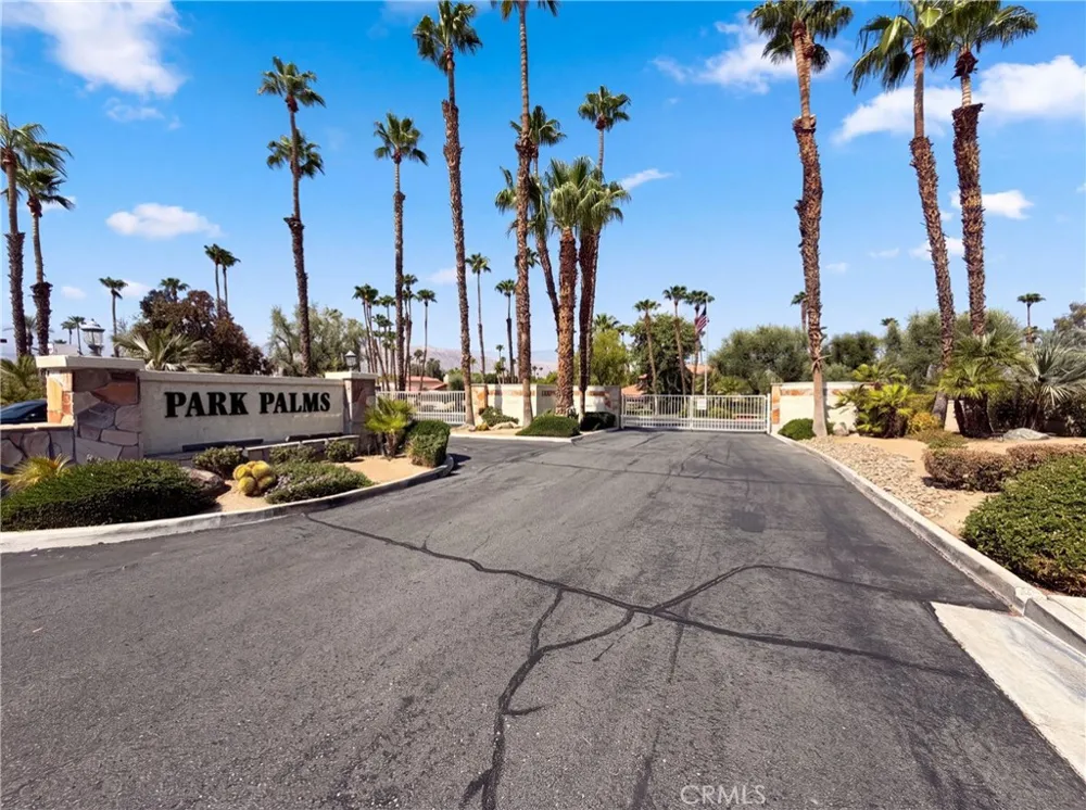 120 Willow Lake Palm Desert, CA 92260
