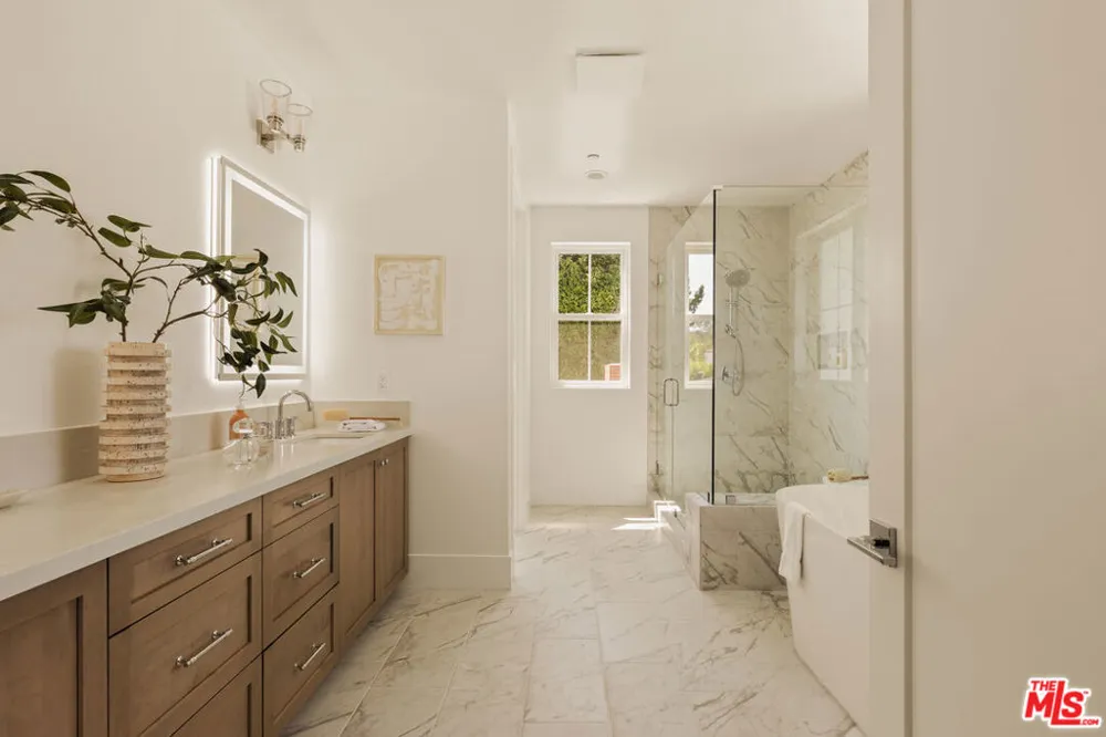 9521 Cattaraugus Avenue Los Angeles, CA 90034