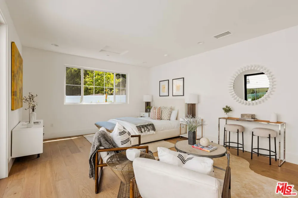 2803 Cardiff Avenue Los Angeles, CA 90034