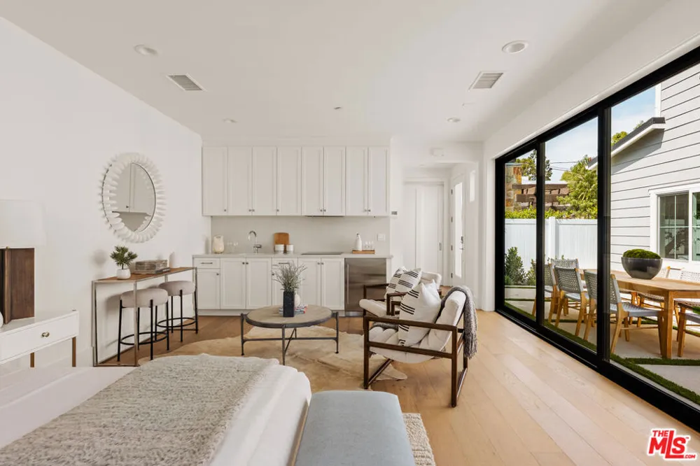 2803 Cardiff Avenue Los Angeles, CA 90034