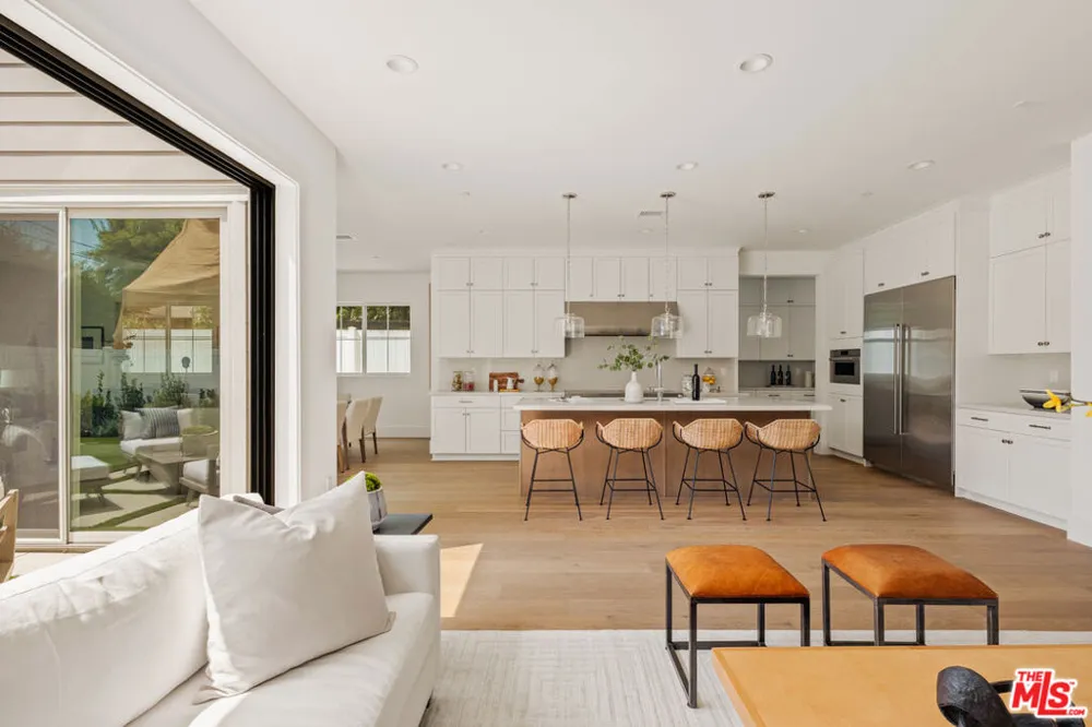 2803 Cardiff Avenue Los Angeles, CA 90034