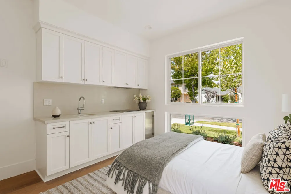2803 Cardiff Avenue Los Angeles, CA 90034