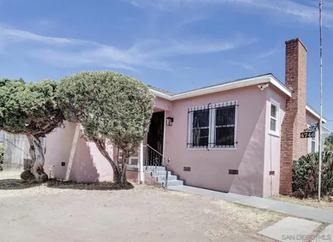 4746 Beech