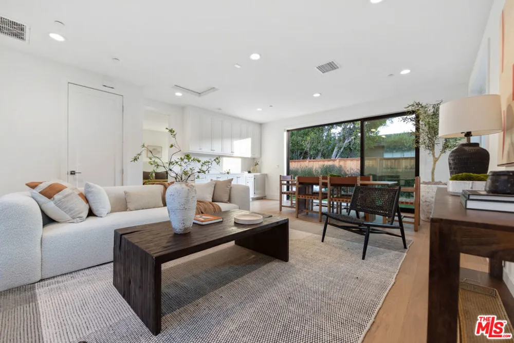 4328 Wilkinson Avenue Studio City, CA 91604