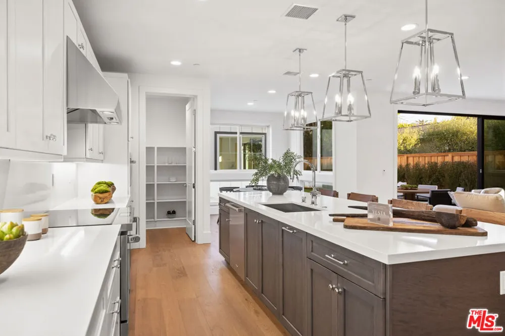 4328 Wilkinson Avenue Studio City, CA 91604