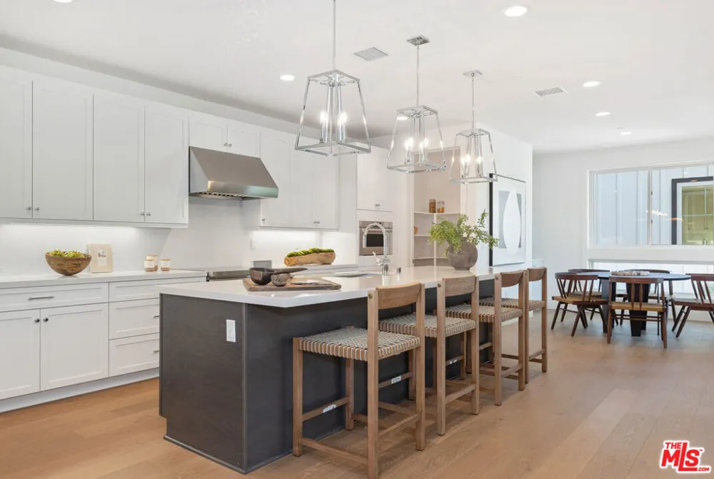 4328 Wilkinson Avenue Studio City, CA 91604