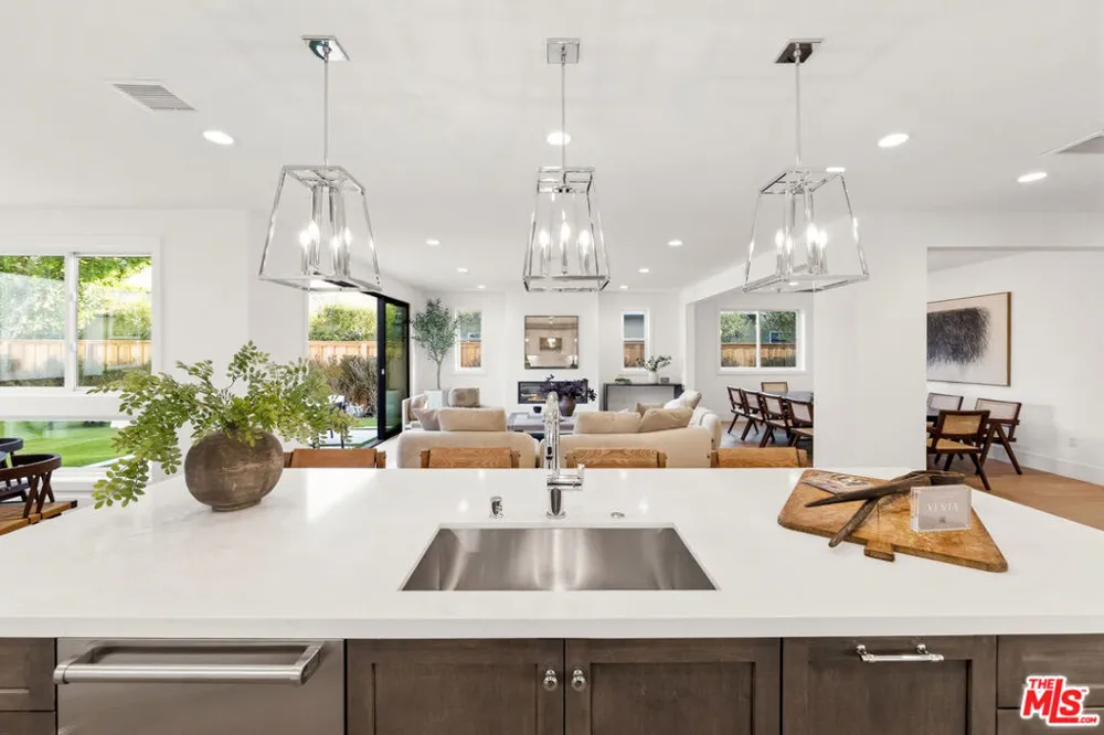 4328 Wilkinson Avenue Studio City, CA 91604