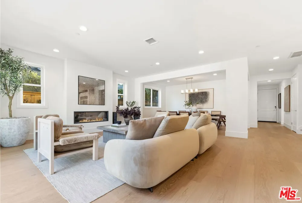 4328 Wilkinson Avenue Studio City, CA 91604