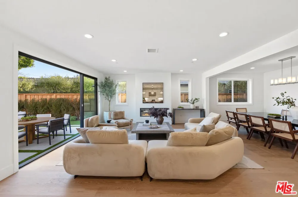 4328 Wilkinson Avenue Studio City, CA 91604