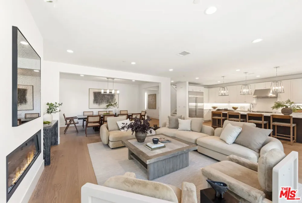4328 Wilkinson Avenue Studio City, CA 91604