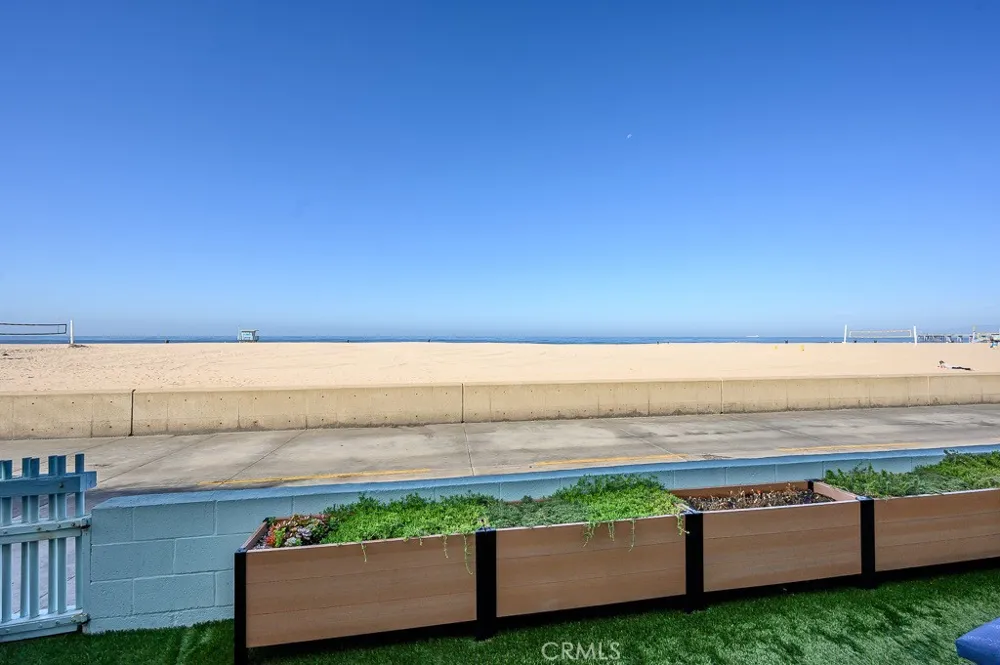 528 The Strand Hermosa Beach, CA 90254