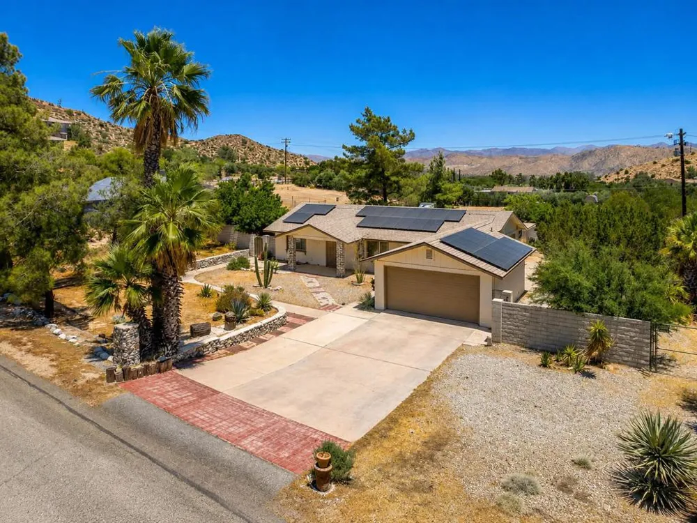 11393 Artesia Way Morongo Valley, CA 92256