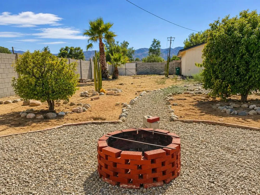 11393 Artesia Way Morongo Valley, CA 92256