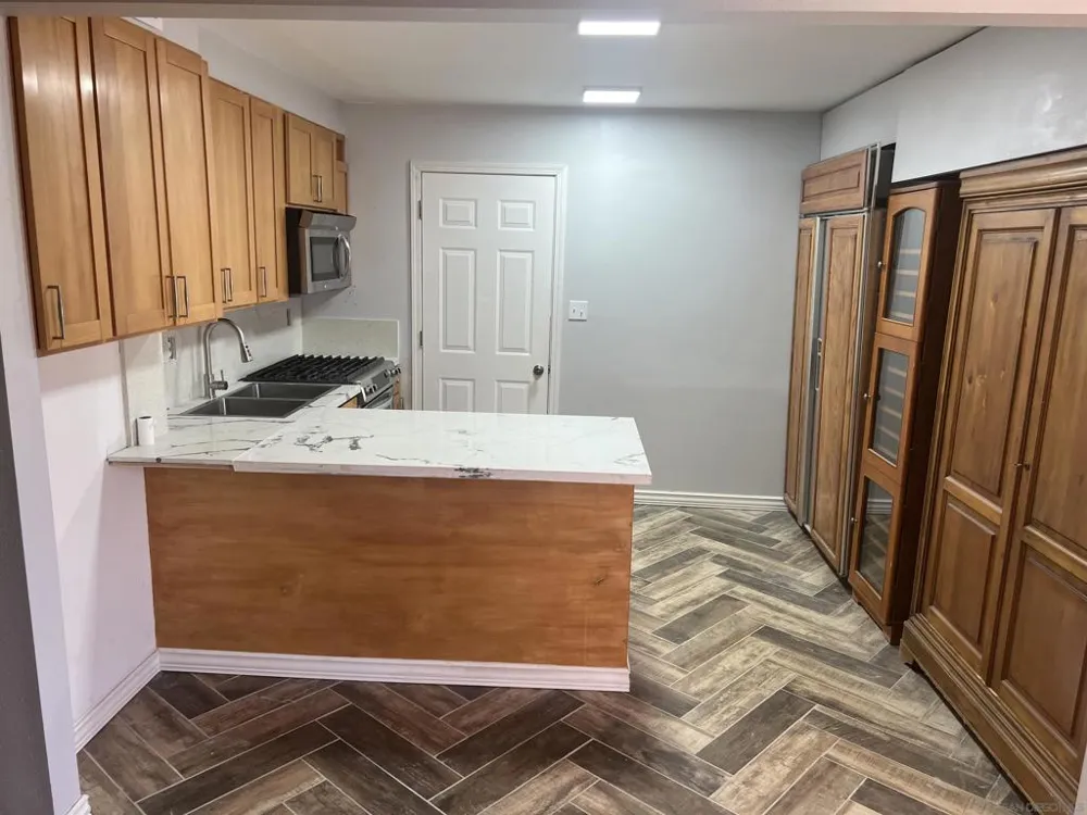 6161 Horton Dr. La Mesa, CA 91942