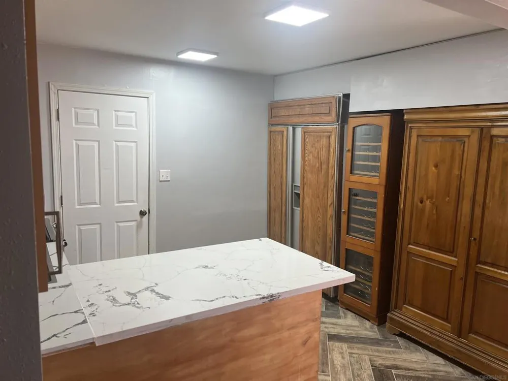 6161 Horton Dr. La Mesa, CA 91942