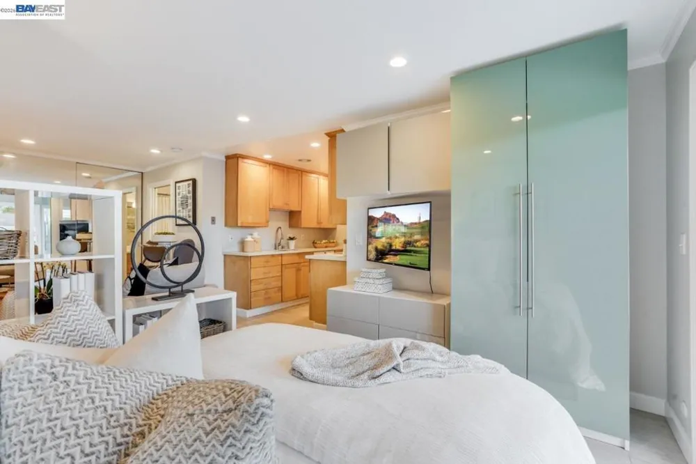 1458 Hudson Street #107 Redwood City, CA 94523