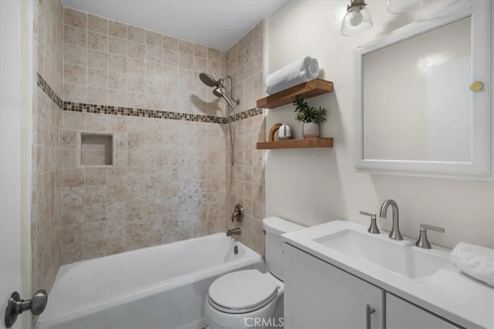 15512 Ermanita Gardena, CA 90249