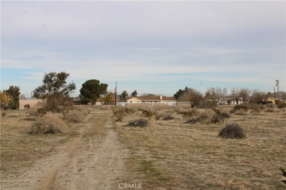 2 E Avenue S2 Sun Village, CA 93543
