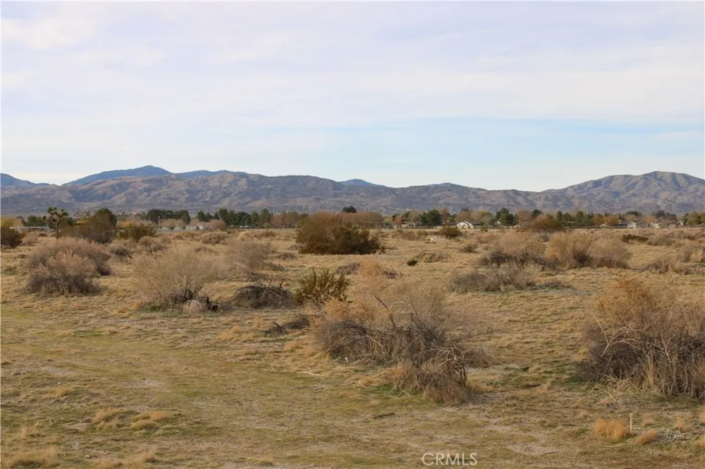 2 E Avenue S2 Sun Village, CA 93543