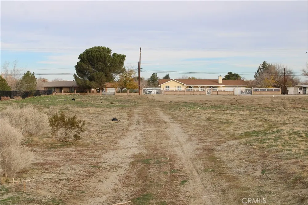 2 E Avenue S2 Sun Village, CA 93543