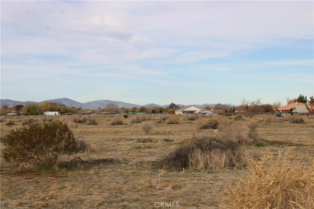 2 E Avenue S2 Sun Village, CA 93543