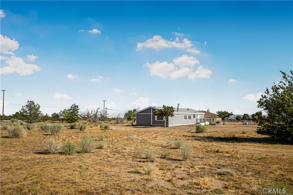 13073 Arizona Phelan, CA 92371