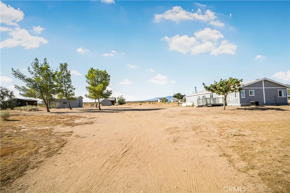 13073 Arizona Phelan, CA 92371