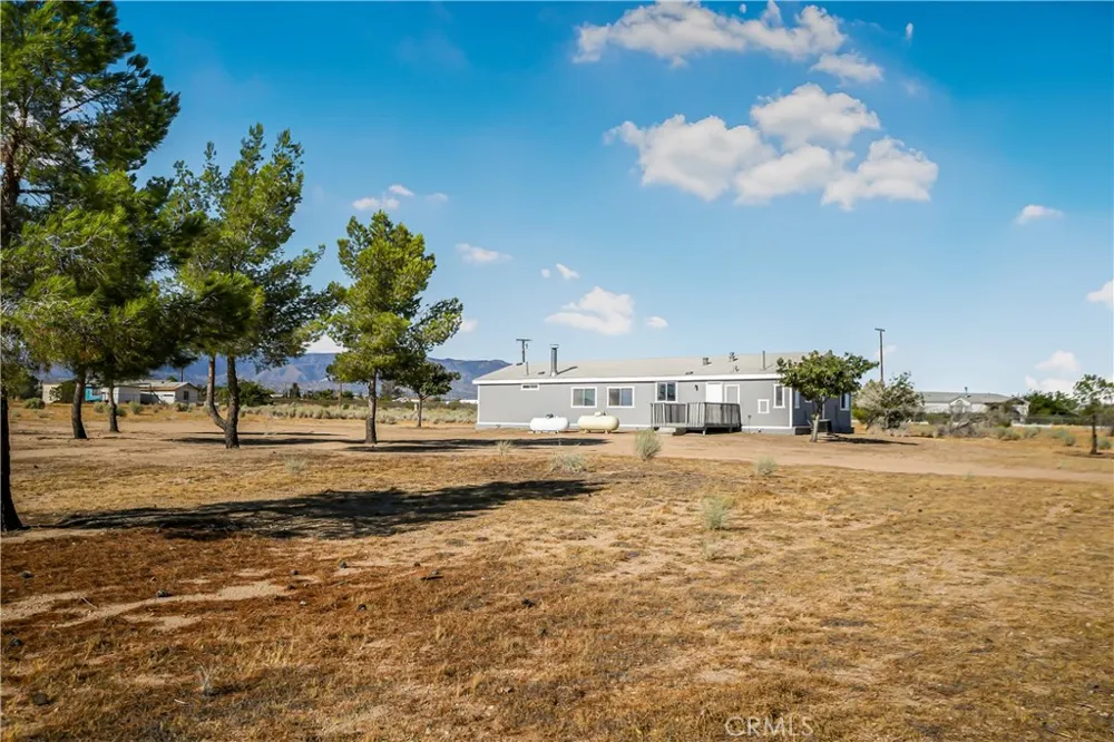 13073 Arizona Phelan, CA 92371