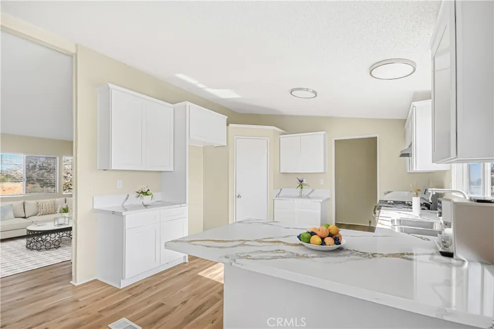 13073 Arizona Phelan, CA 92371
