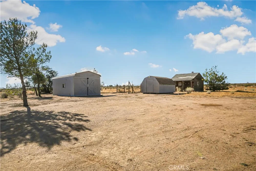 13073 Arizona Phelan, CA 92371