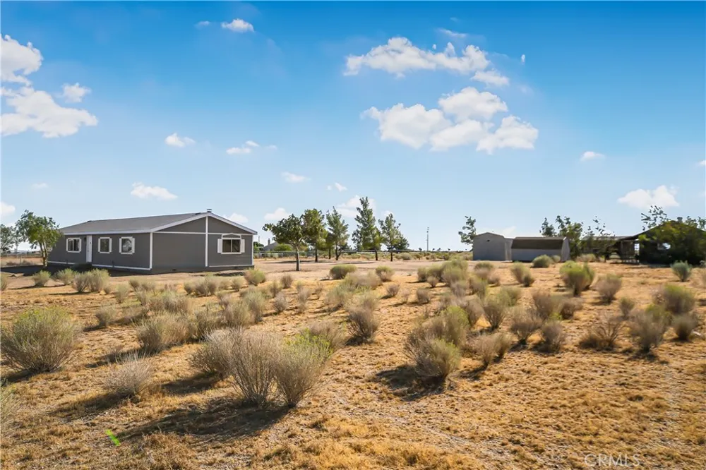 13073 Arizona Phelan, CA 92371