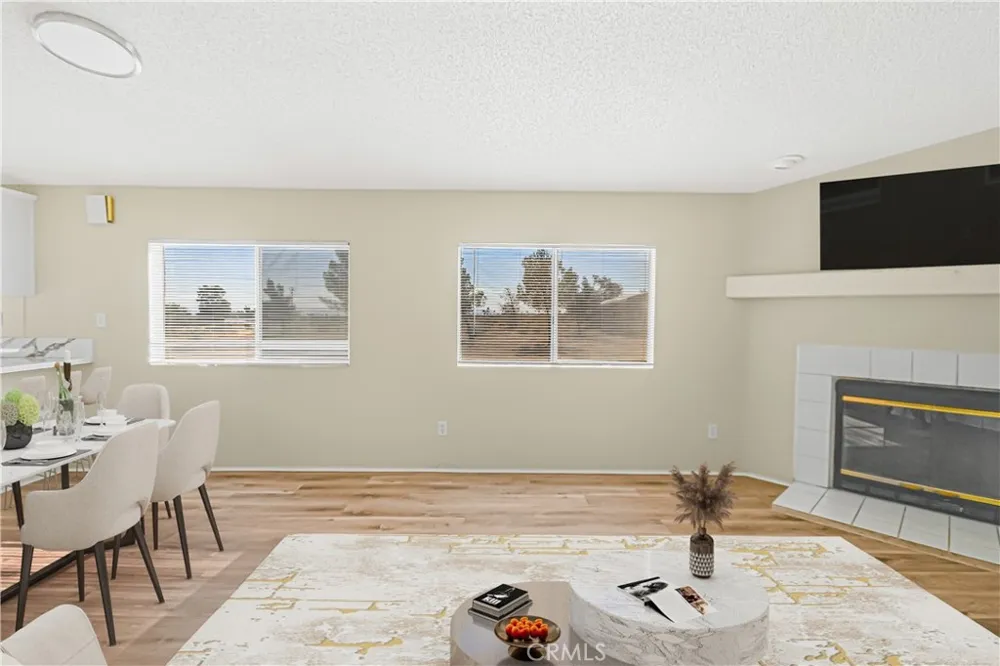 13073 Arizona Phelan, CA 92371