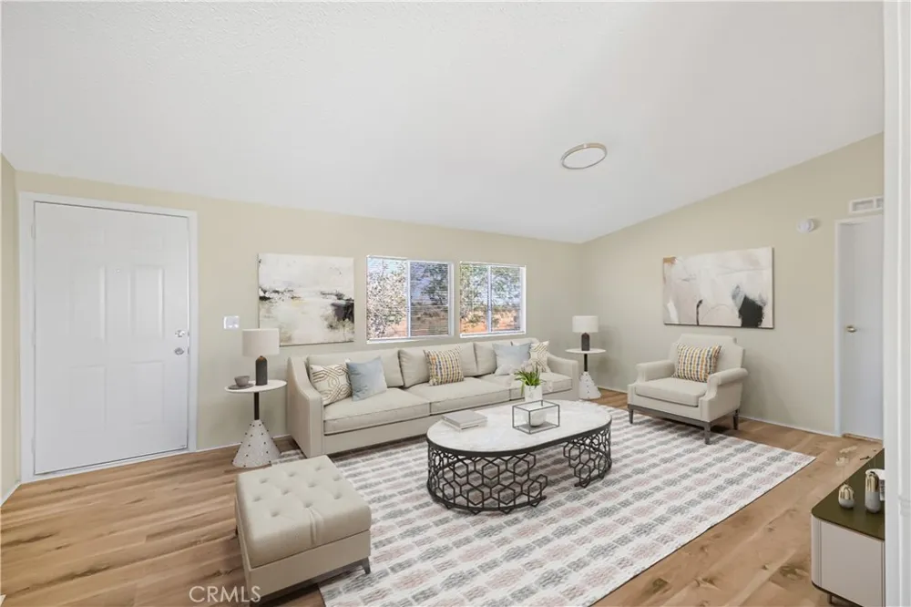 13073 Arizona Phelan, CA 92371