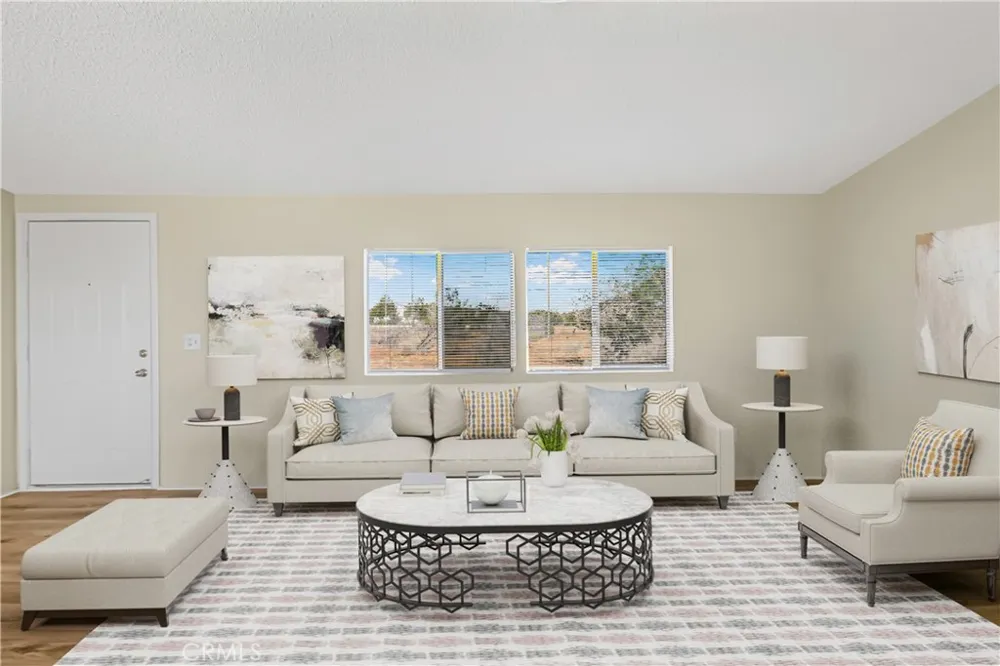 13073 Arizona Phelan, CA 92371
