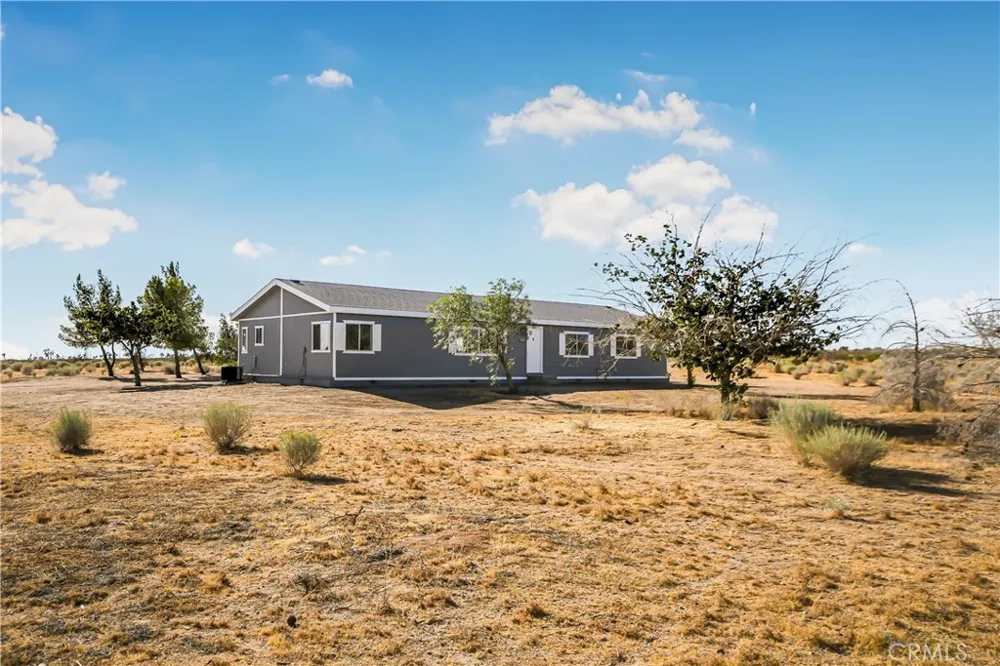 13073 Arizona Phelan, CA 92371