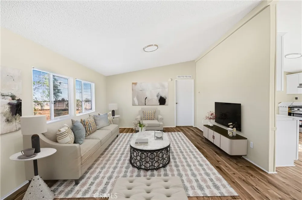 13073 Arizona Phelan, CA 92371