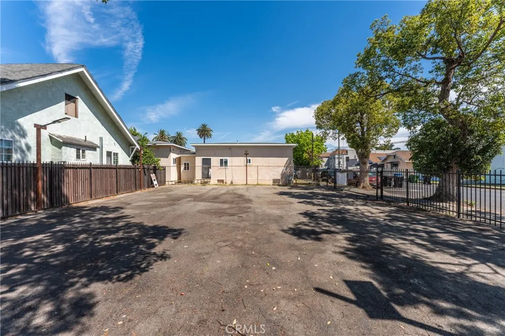 951 W 42nd Los Angeles, CA 90037
